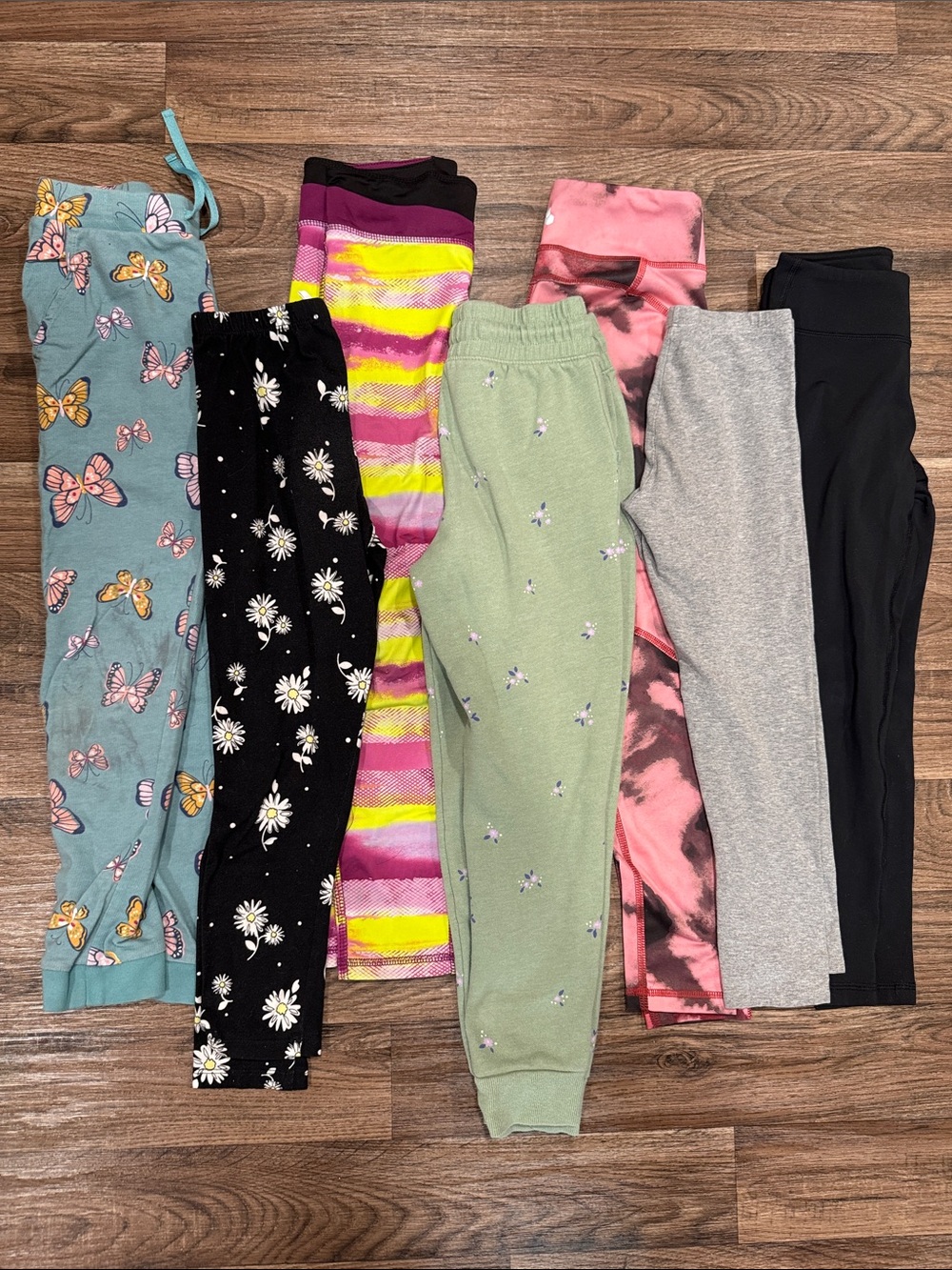 Bundle of Girls 7/8 Leggings & Joggers Mix Lot